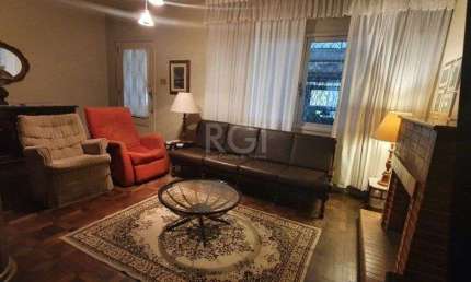Casa para Venda 3 dormitórios, 2 vagas - Petrópolis