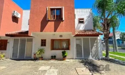 Casa Condominio em Porto Alegre, no bairro Tristeza, com 3 dormitório(s), e 3 banheiros, à venda.