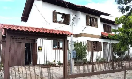 Casa com 3 quartos à venda na Rua Ari Peixoto Martins, --, Espírito Santo, Porto Alegre