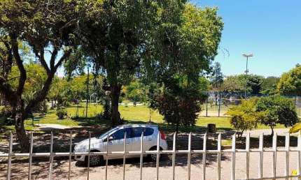 Casa com 3 dormitórios 1 suíte ,3 vagas cobertas bairro Jardim Itú, Porto Alegre RS