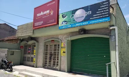 Casa com 3 dormitórios e 3 lojas comerciais no bairro Passo da areia Porto Alegre RS