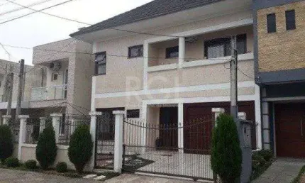 Casa para Venda - 272m², 3 dormitórios, sendo 1 suítes, 2 vagas - Hípica