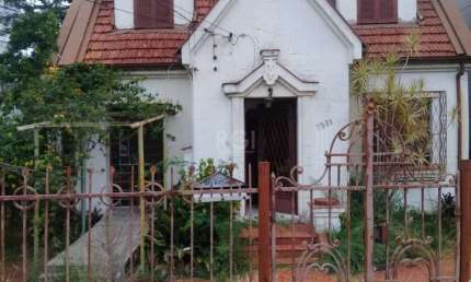 Casa de 4 dormitórios na Av. Teresópolis bairro Teresópolis