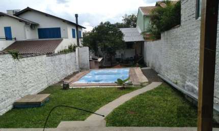 Casa para Venda - 350m², 4 dormitórios, sendo 2 suites, 2 vagas - Glória
