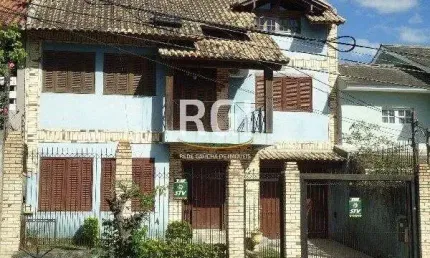 Casa à Venda – 320m², 3 Dormitórios (1 Suíte), 5 Vagas – Partenon