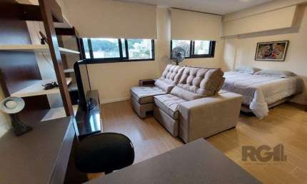 Apartamento stidio com 1 dormitório, 1 vaga de garagem no Bairro Auxiliadora.
