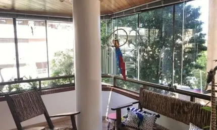 Vende-se amplo apartamento 3 dom 3 vagas c/ sacada e churrasqueira - 129m² - Bom Fim