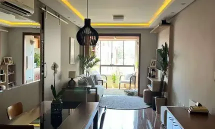 Apartamento à venda no bairro Jardim botânico com 2 dormitórios e Vaga coberta.
