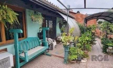 Vende-se ampla casa 6 quartos, 2 suítes, 5 vagas de garagem, churrasqueira e duas entradas individuais - 360m² - Chácara das Pedras