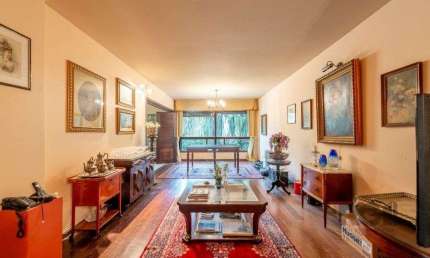 Vende-se apartamento 3 quartos com suíte e vaga, com 120m² de área privativa no bairro Moinhos de Vento