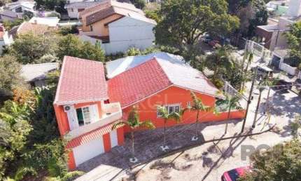 Casa para Venda - 197m², 3 dormitórios, 4 vagas - Teresópolis