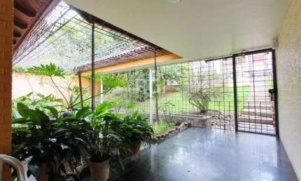 Casa para Venda - 250m², 3 dormitórios, 1 vaga - Teresópolis