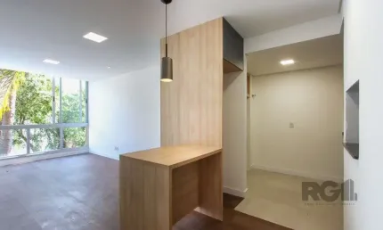 Apartamento em Porto Alegre no Bairro Petrópolis, de 2 quartos, GARDEN , semi mobiliado
