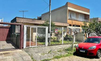 Boa casa térrea, com 03 dormitórios (sendo 01 suíte), sala, 02 banheiros
