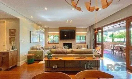 Apartamento de 200m², 4 quartos, 1 suíte e 4 vagas – Moinhos de Vento
