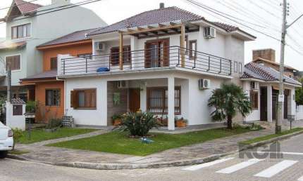Casa para Venda com 3 dormitórios, sendo 1 suítes e 2 vagas no bairro Hípica