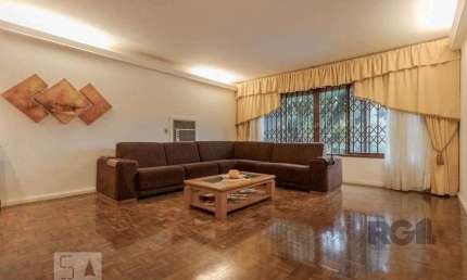 Casa com 04 dormitórios no Bairro Chacara das Pedras Porto Alegre