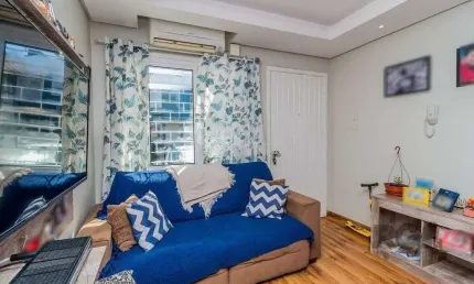 Casa em condomínio com 79m² - 2 dormitórios, 1 suíte, 1 vaga no bairro Morro Santana