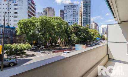 Studio localizado no Centro Histórico de Porto Alegre, uma das ruas mais charmosas e antigas de Porto Alegre.