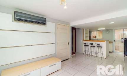 Casa em condomínio com 3 dormitórios, suíte, espaço gourmet.