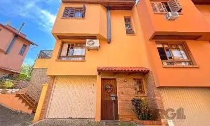 Casa Condominio em Porto Alegre, no bairro Espírito Santo, com 3 dormitório(s), e 3 banheiros, à venda.
