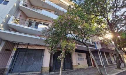 Apartamento de 2 dormitórios em ótima localização na Av. Cristovao colombo.
