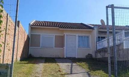 Casa com 02 quartos e 02 vagas no Bairro Costa Gama