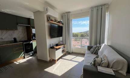 Apartamento no bairro Cavalhada 2 dormitórios , vaga coberta, portaria 24 horas.