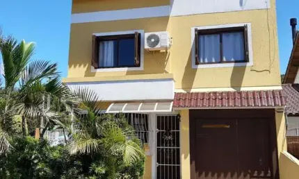 Casa com 3 quartos à venda na Rua Helio Felix Frey, --, Espírito Santo, Porto Alegre