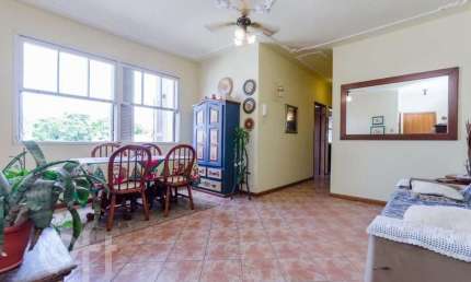 Apartamento com 3 dormitórios em prédio com elevador no Bairro Santa Cecília