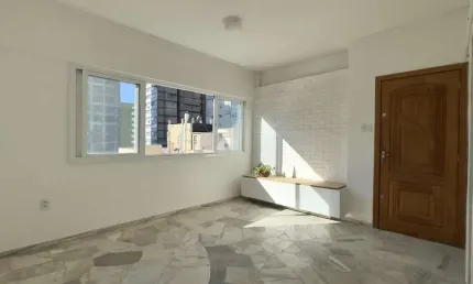 APARTAMENTO 2 DORMITÓRIOS REFORMADO COM LINDA VISTA NO CENTRO HISTÓRICO