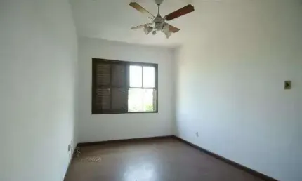 Apartamento no Jardim Botânico de 3 dormitórios e dependência