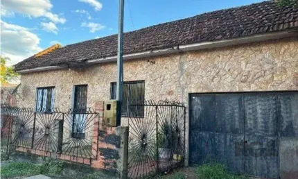 Terreno de 300m² com casas, no bairro Cavalhada, Porto Alegre/RS