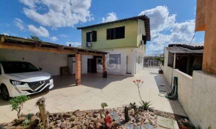 Casa estilo sobrado no Bairro Sarandi em Porto Alegre