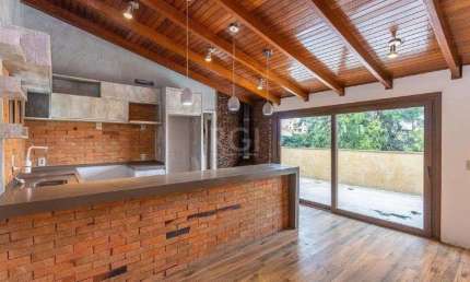 Cobertura de 140m² - 3 dormitórios, 2 banheiros, terraço com churrasqueira e 1 vaga de garagem no Bom Jesus