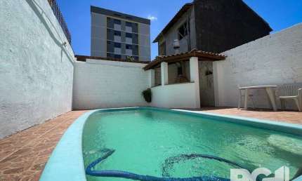Casa com 3 quartos à venda na Rua Enfermeiro Ventura, --, Vila Nova, Porto Alegre