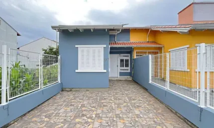 Casa em Porto Alegre, no bairro Hípica, com 2 dormitório(s), e 2 banheiros, à venda.