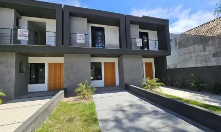 Casa em Porto Alegre, no bairro Aberta dos Morros, com 3 dormitório(s), e 3 banheiros, à venda.