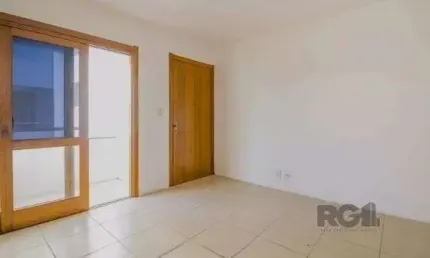 Apartamento em Porto Alegre, no bairro Medianeira, com 2 dormitório(s), e 2 banheiros, à venda.