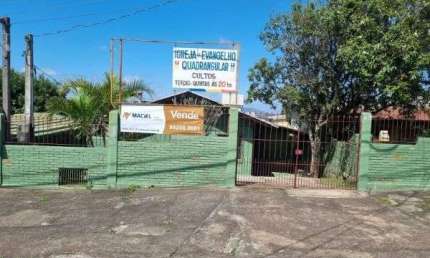 Casa em Porto Alegre, no bairro Vila Nova, com 1 dormitório(s), e 1 banheiros, à venda.