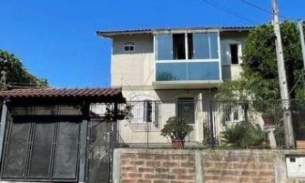 Casa em Porto Alegre, no bairro Vila Nova, com 3 dormitório(s), e 3 banheiros, à venda.
