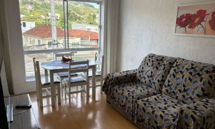 Apartamento 62m², dois dormitórios no bairro Glória