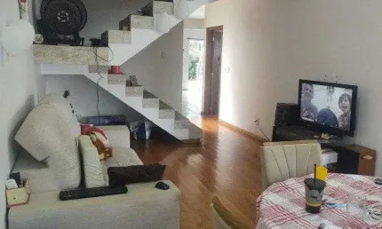 Excelente casa, 2 quartos, ampla com 120m² de área privativa e 296,30m² de área total no Passo das Pedras