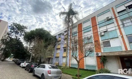 Apartamento à venda no Menino Deus, com 3 quartos (sendo 1 suíte), 3 banheiros, 1 vaga de garagem.- Cód. RP390226