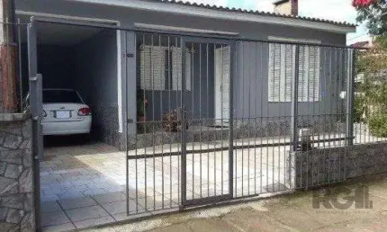Casa com 3 quartos à venda na Rua Victor Issler, --, Espírito Santo, Porto Alegre