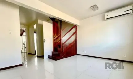 Sobrado em condomínio no Sarandi com 3 quartos e 1 vaga