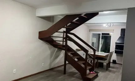 Casa com 3 dormitórios, 1 vaga no bairro Hípica e Porto Alegre, RS