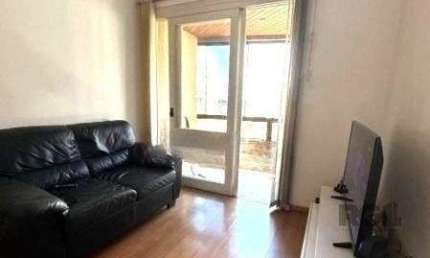 Apartamento no Centro de 1 dormitório, sacada e vaga