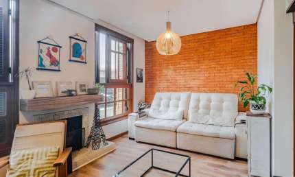 Casa em condomínio 3 dormitórios e sótão bairro Cristal
