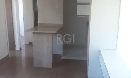 Belo apartamento de 02 dorm. com piso laminado, e móveis planejados !!!!